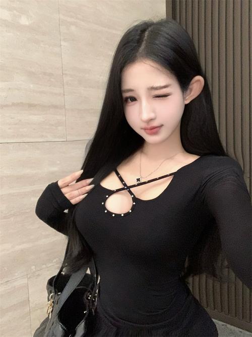 胸大的姑娘直播