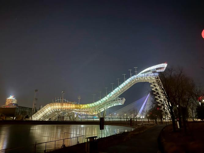 首钢大跳台灯光秀