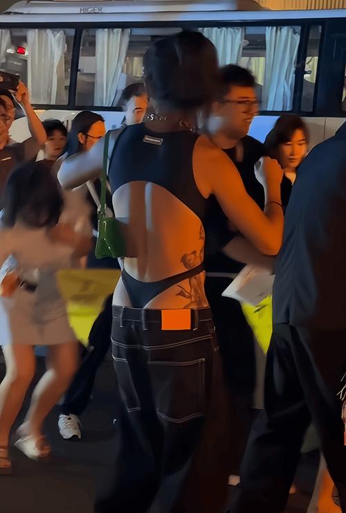 丁字裤撅屁股视频