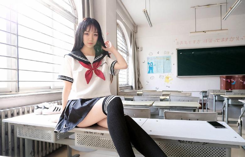 教室啪啪高挑长腿正在播放