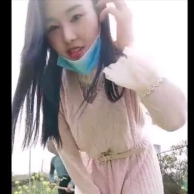 网红美女勾搭路人野战