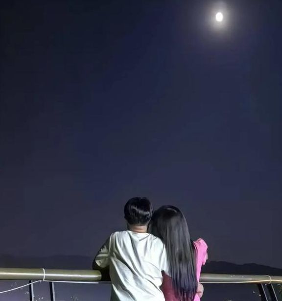 晚上两个人一起看的视频