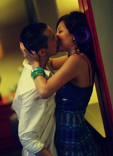 黄立行与徐静蕾吻戏