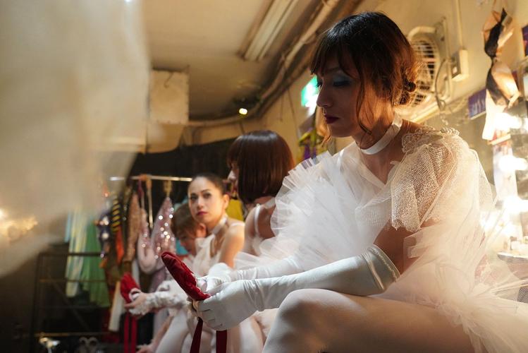 羞羞午夜福利免费视频卫生纸