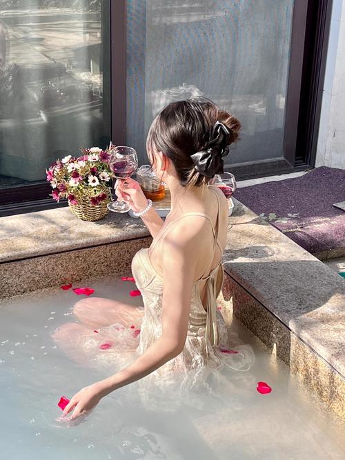 美女直播浴室洗澡