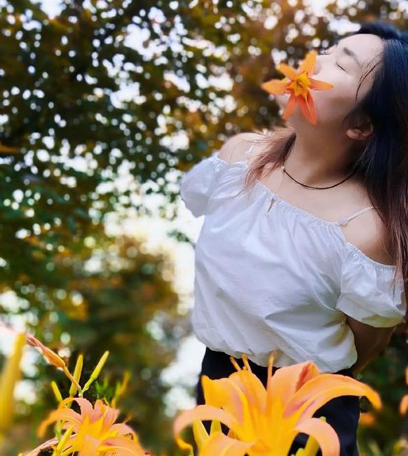 俏佳人2021忘忧草在线