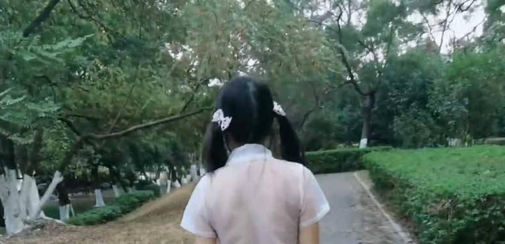 网红冯珊珊公园任务视频